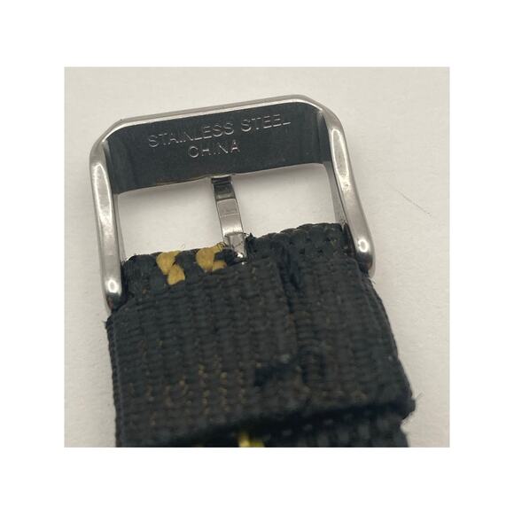 L.L. Bean Quartz Watch 38mm Unisex Yellow Black WR 150 Feet - New Battery - Picture 7 of 9